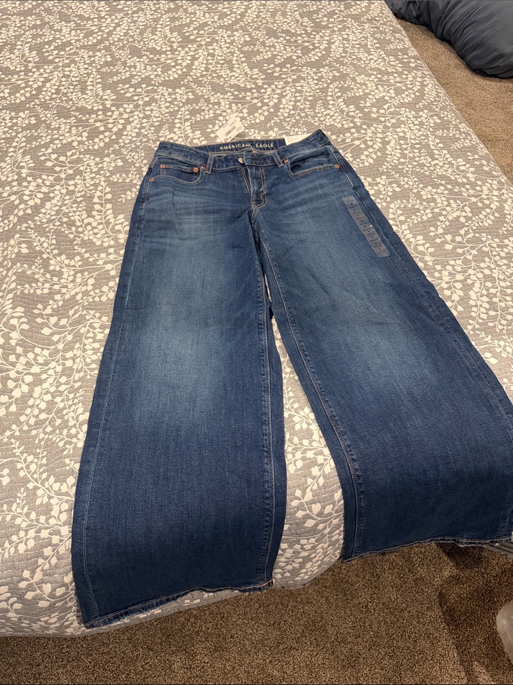 American Eagle Outfitters Wide-Leg Jeans in Medium/Dark Blue